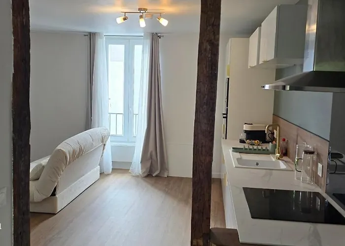 Apartment T2 Cosy Et Lumineux - Idealement Situe *